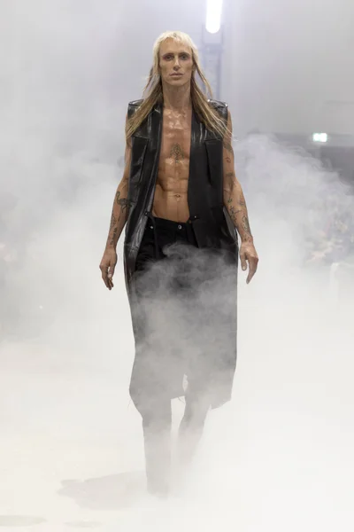 Look 1